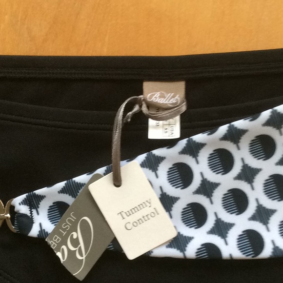 Bikini - Picture 2 of 3